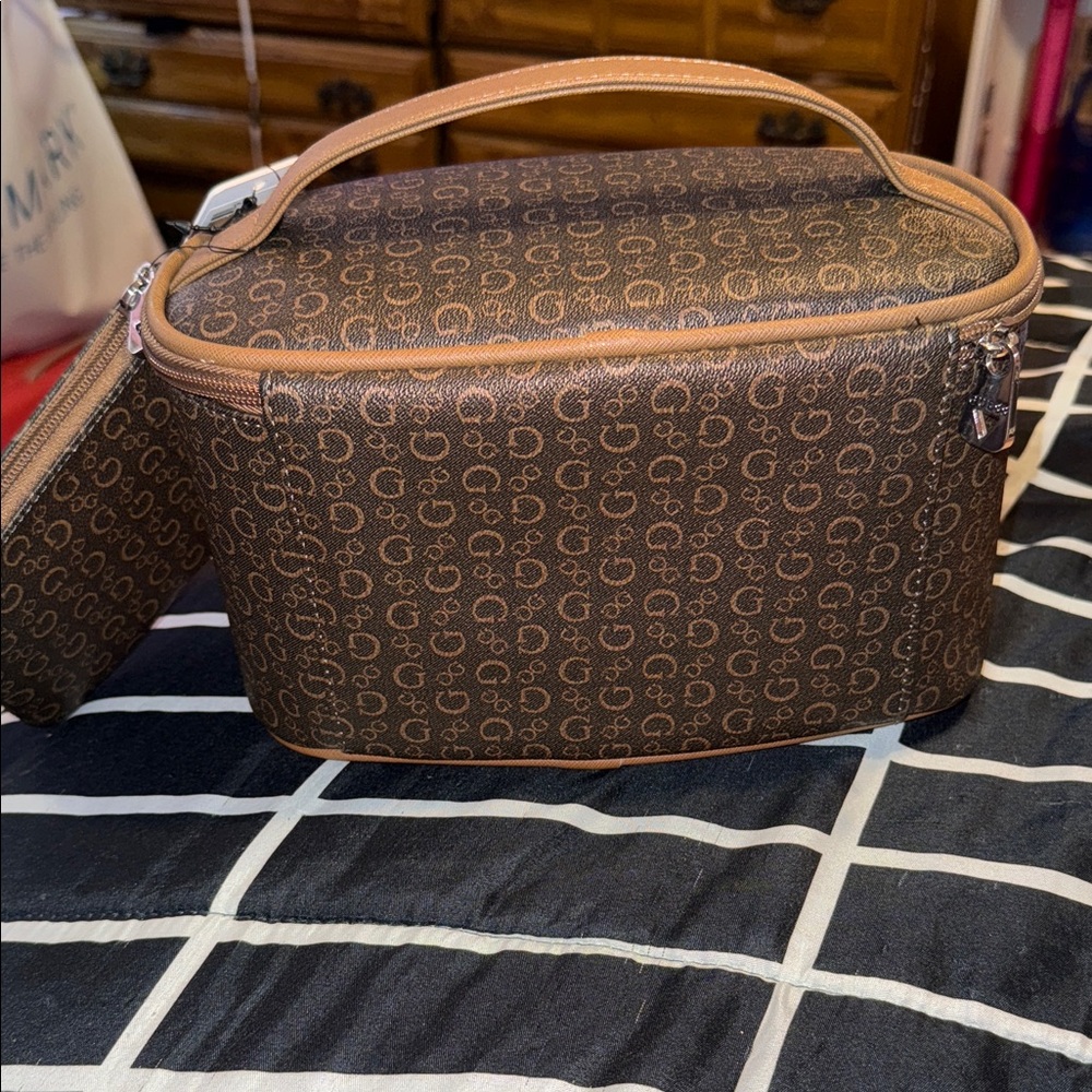 GUESS Brown Monogram Cosmetic/ Travel Case with Tan/Natural Trim and side Pouch - Picture 5 of 8